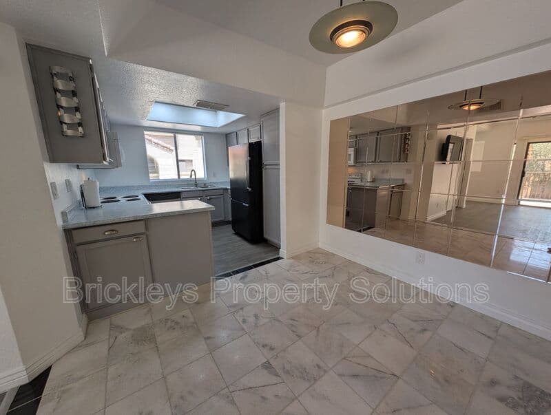 Tempe Condo: 1905 E University Dr