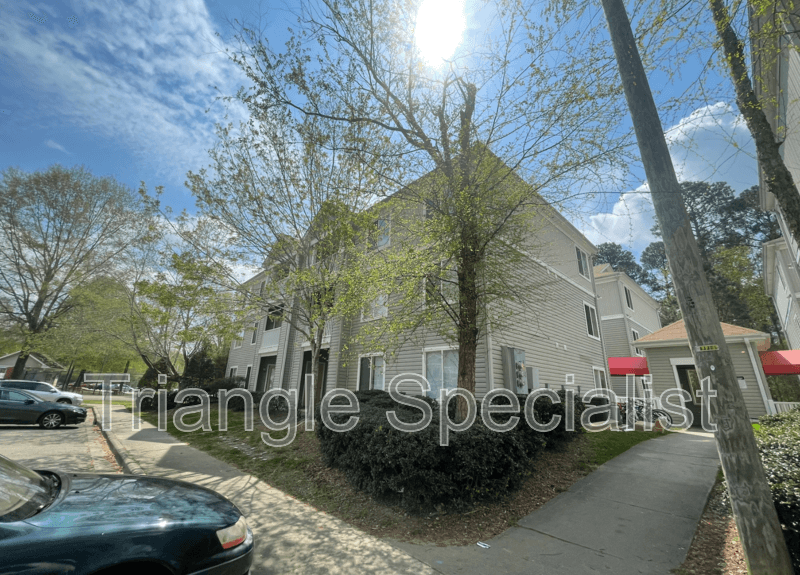 Raleigh Condo: 1420 Collegiate Circle