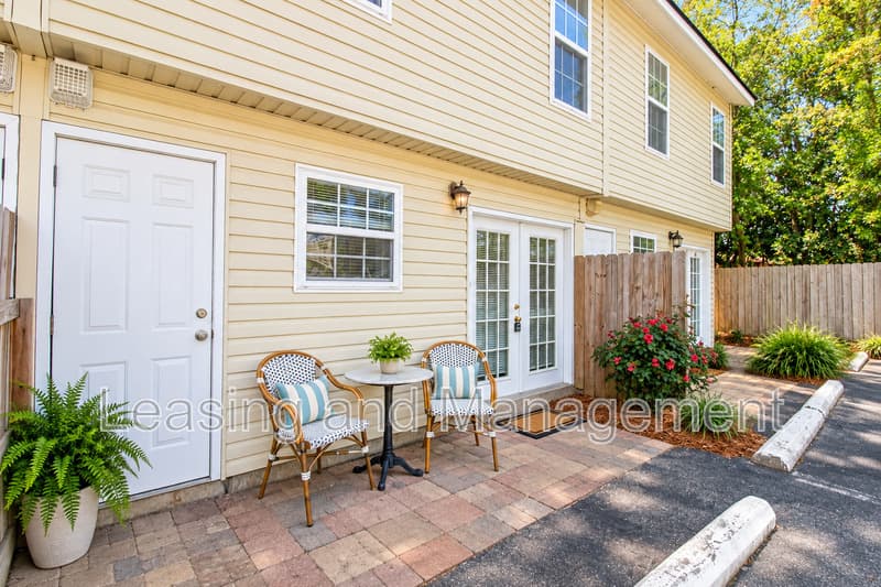 Charleston Townhome: 1423 Ashley River Road