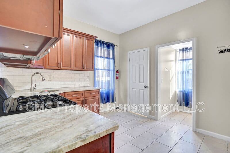 Newark Condo: 142-144 Seymour Ave