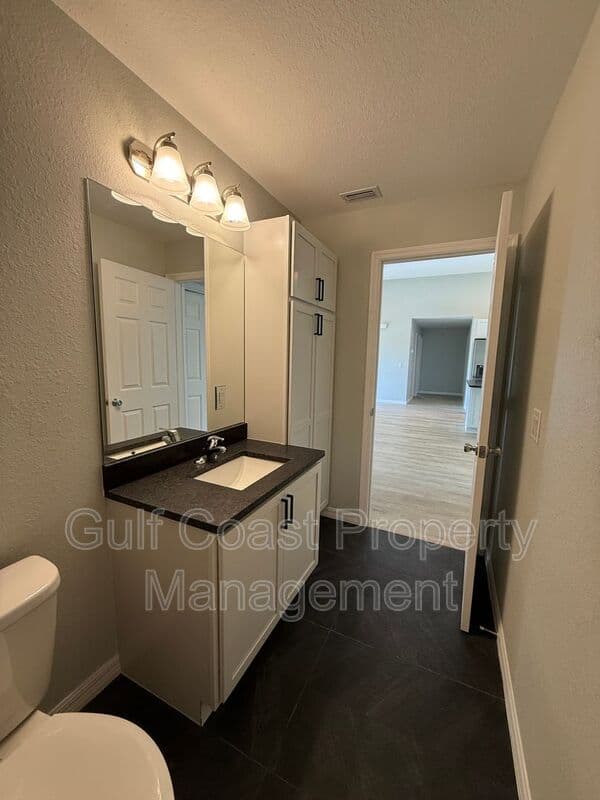 North Port House: 3294 West Price Blvd