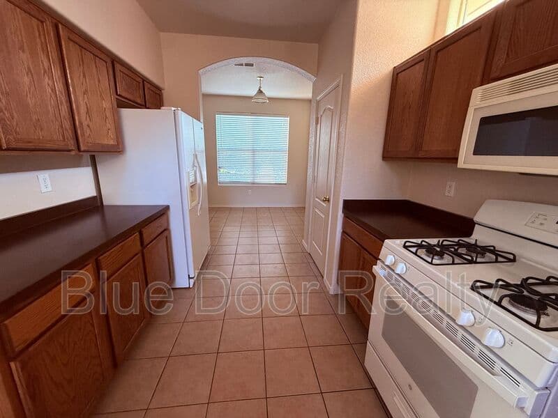 Rio Rancho House: 1379 Peppoli Loop