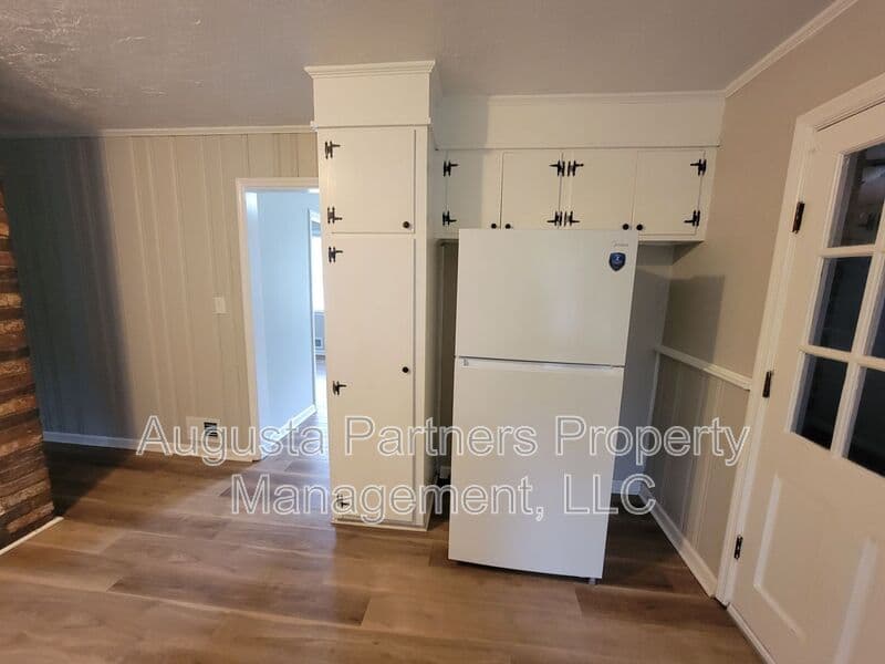 Augusta House: 323 Pineview Drive