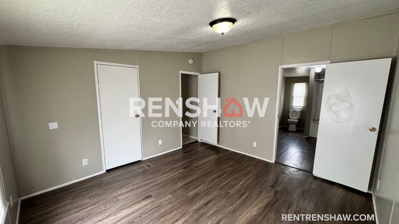 Memphis House: 288 W Brooks Rd
