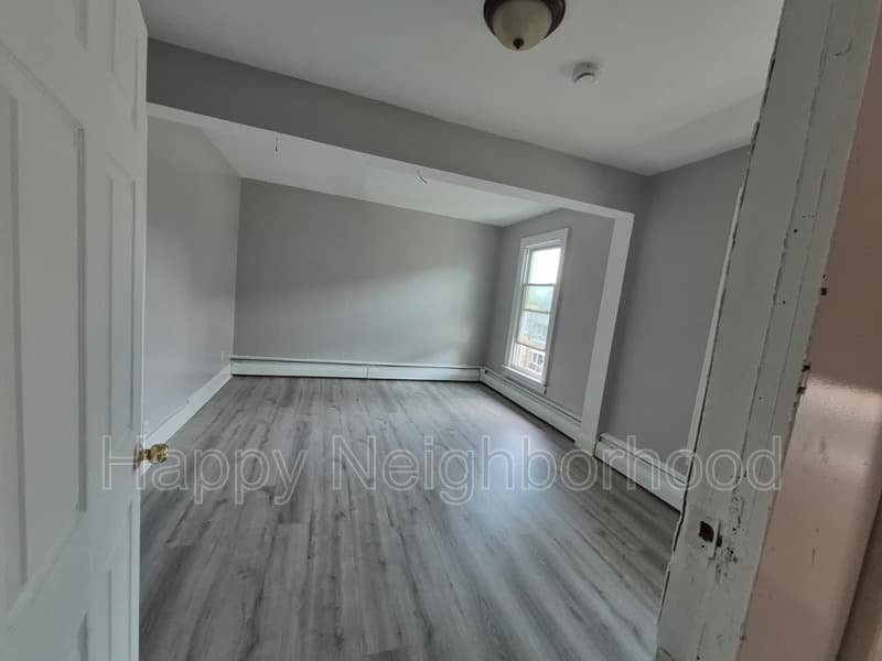 Middletown House: 46 Green StreetUnit 2B