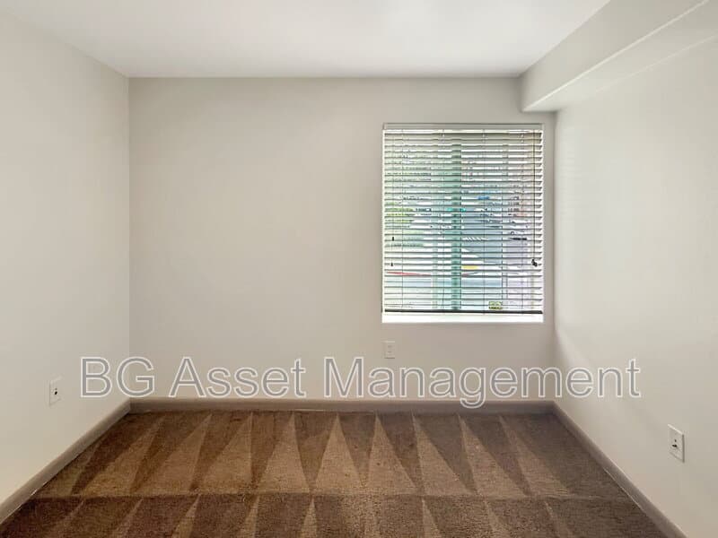 Oakland Condo: 1459 MacArthur Blvd