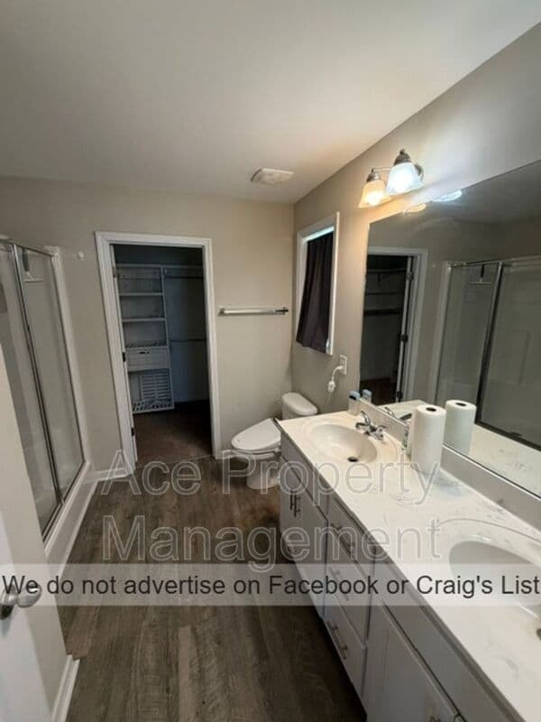 Fayetteville House: 2350 Spinning Wheel Road