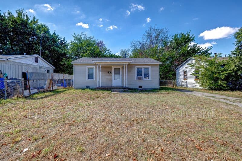 Warr Acres House: 5605 N. Donald Ave.