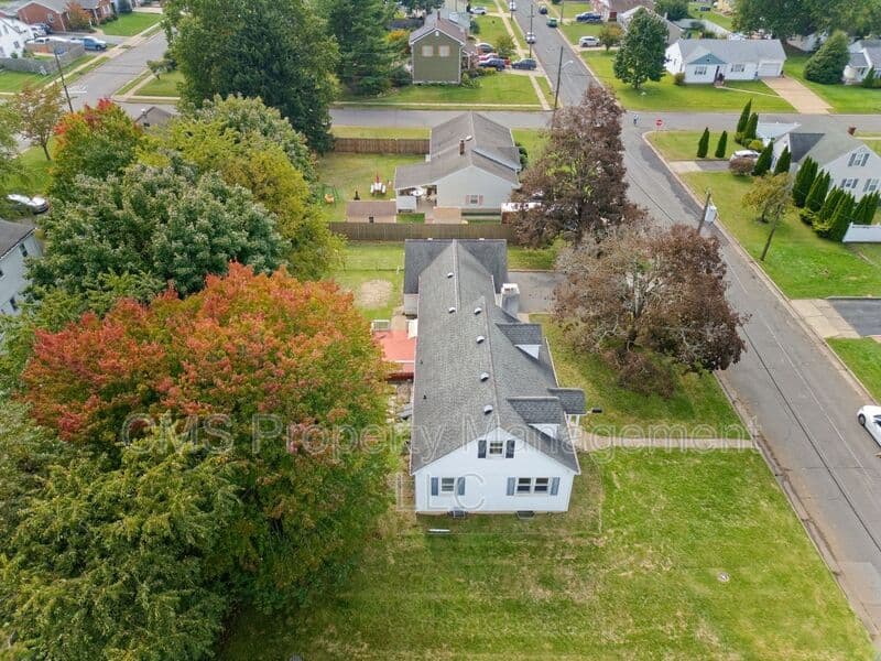 Manville House: 719 Newark Ave