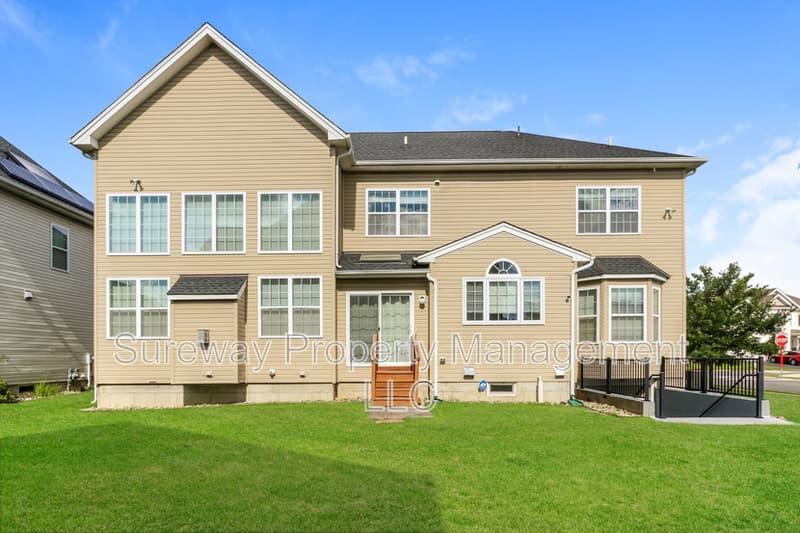Monroe Township House: 17 Greylynne Drive