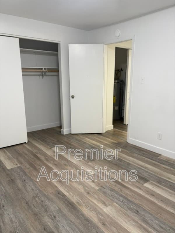 Belleville Condo: 1101 S 74th St