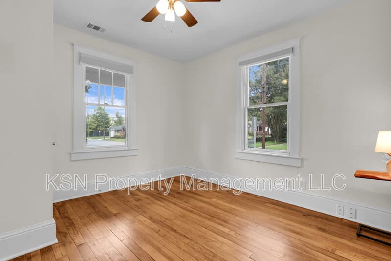 Savannah House: 669 East 32nd Street