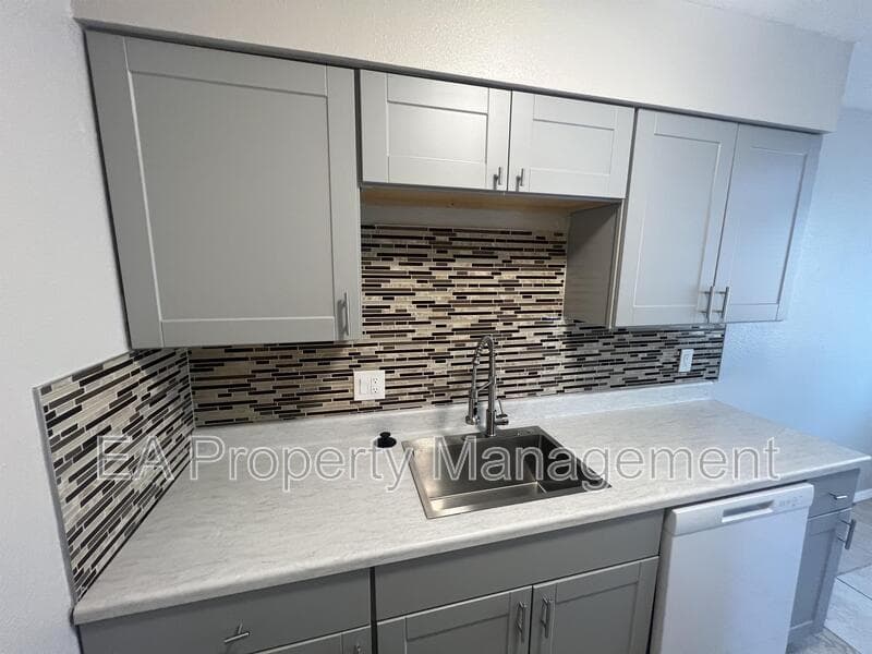 Albuquerque House: 12809 Dorado Dr SE