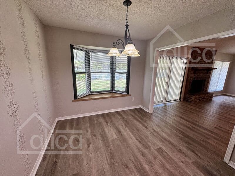 Orange Park House: 1959 Sussex Dr N