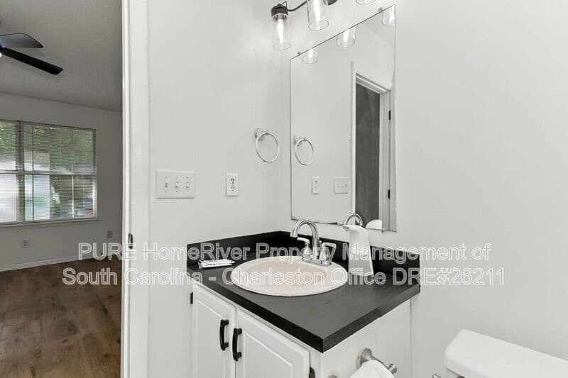 Summerville House: 108 Eaton Way