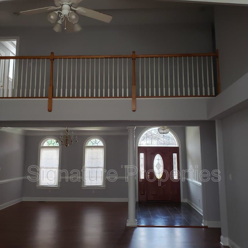 Midlothian House: 6501 Southshore Dr