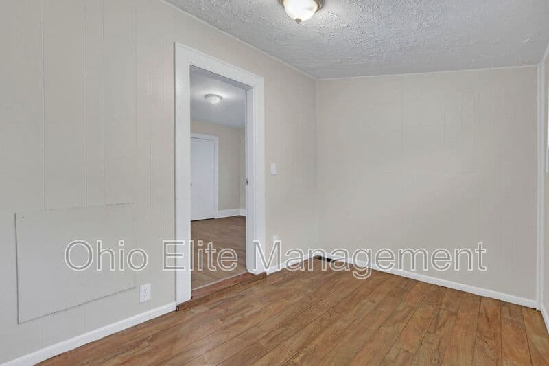 Columbus House: 243 N Wayne Ave