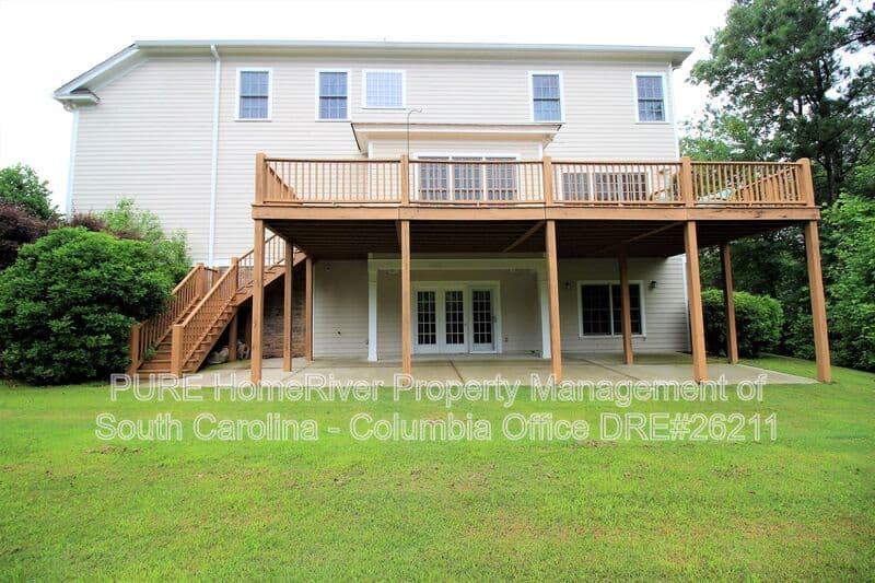 Columbia House: 395 Highland Point Drive