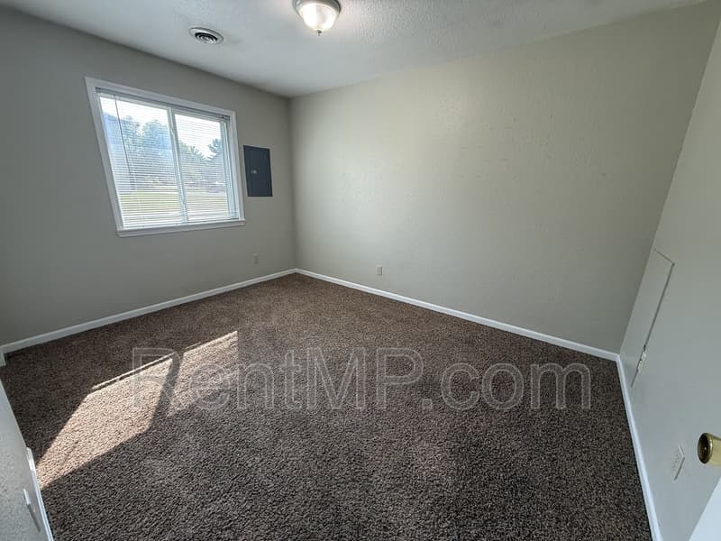 Mt Pleasant Townhome: 722 W Broomfield - Unit J01