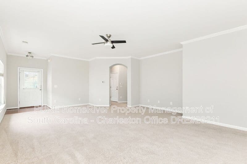 Summerville House: 207 Summer View Rd