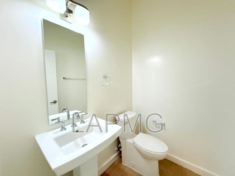 Van Nuys House: 6428 Woodley Avenue