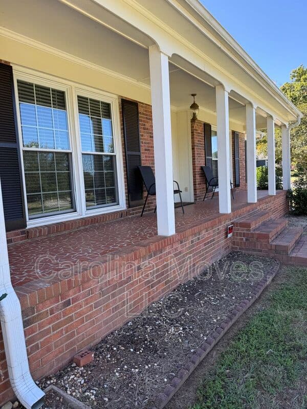 Greenville House: 4597 Coach Hill Drive