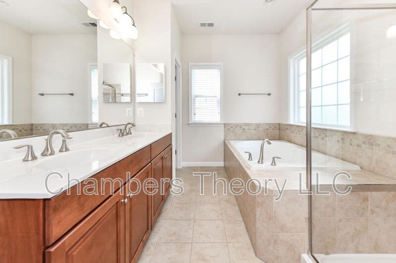 Ashburn House: 21026 Potomac Trail Cir