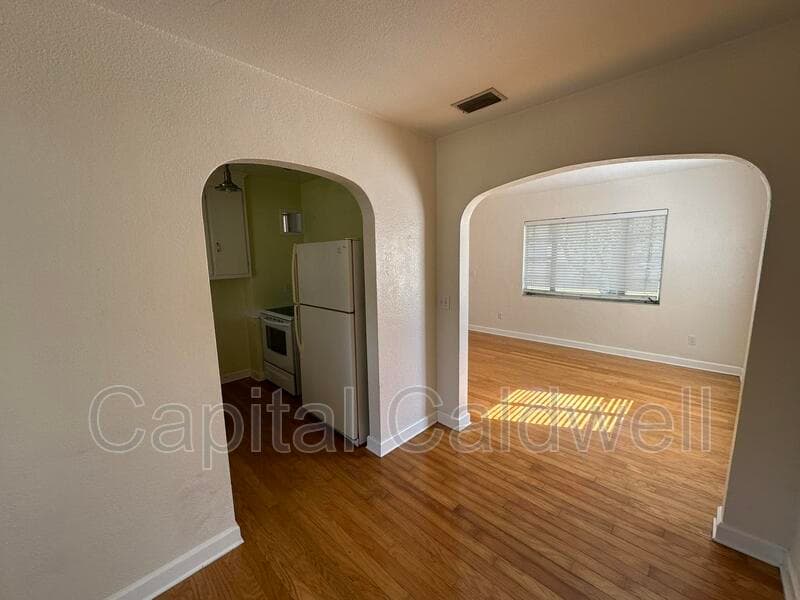 Clearwater House: 18 N Meteor Ave
