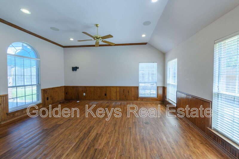 Hurst House: 3120 Steve Dr
