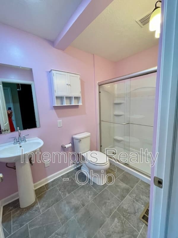 Sunbury House: 7311 Blackwell Dr