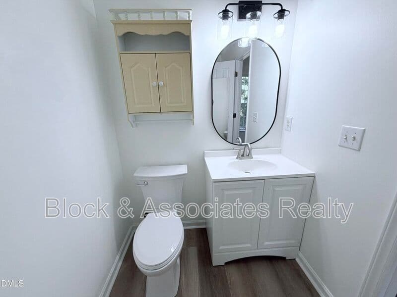 Apex House: 128 Evening Star Drive