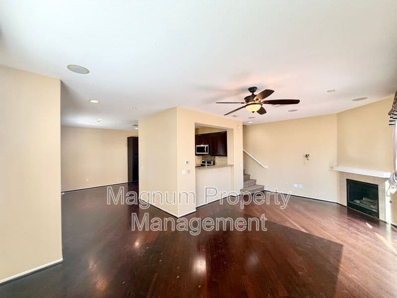 Murrieta House: 35792 Hazelhurst St