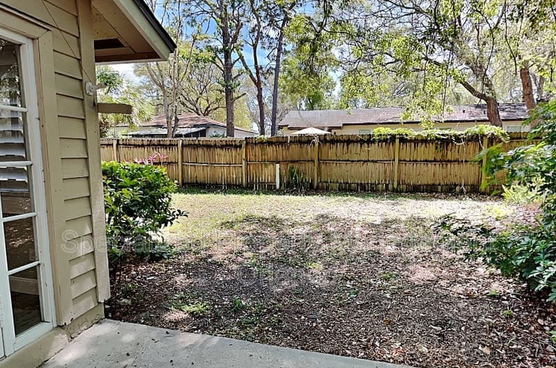 Longwood House: 220 S Fox Chase Pt
