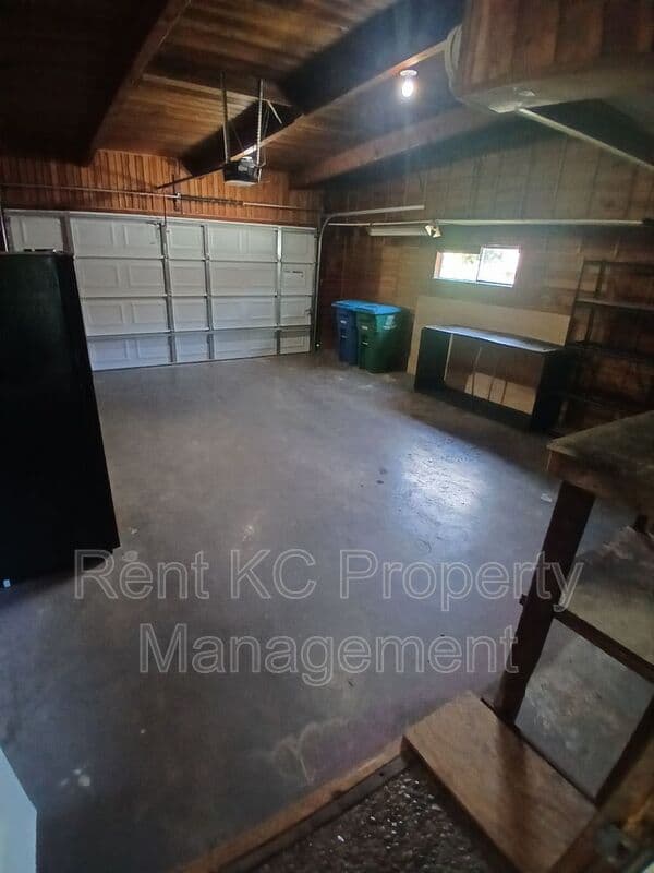 Kansas City House: 5323 NW Edgewood Circle