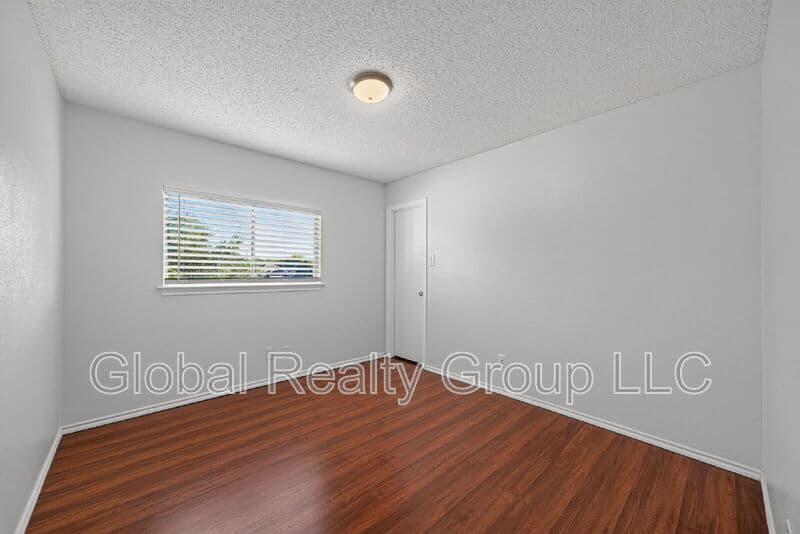 Converse House: 7702 Fairton Pl