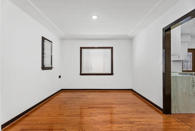 Long Beach House: 76 Roycroft Avenue