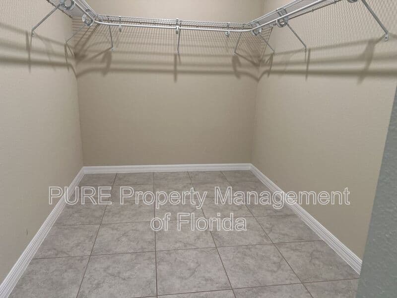 Ocala House: 10376 SW 99th Street