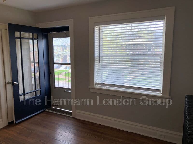 Saint Louis Condo: 4936-4938 Potomac