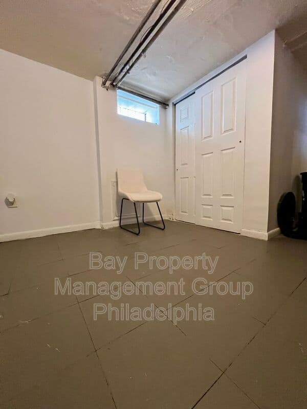 Lansdowne House: 317 Barker Ave