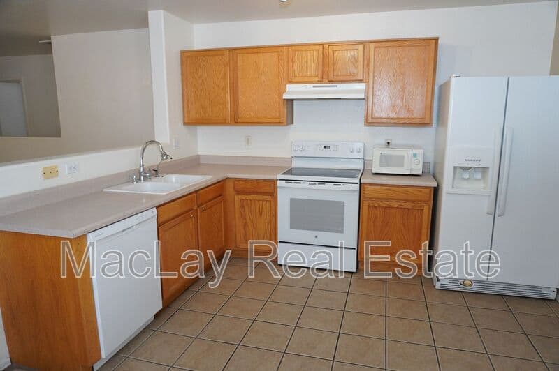 San Tan Valley House: 983 E Denim Trail