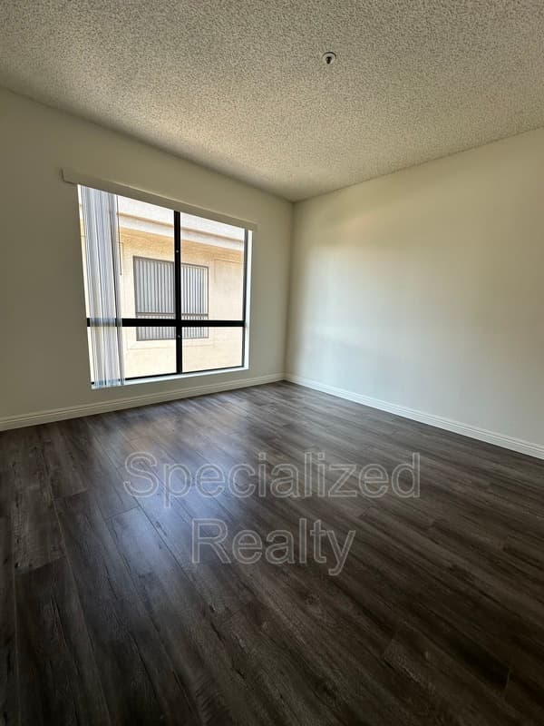 Glendale Condo: 621 N. Louise Street