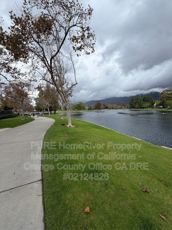 Rancho Santa Margarita House: 55 Montana Del Lago Dr
