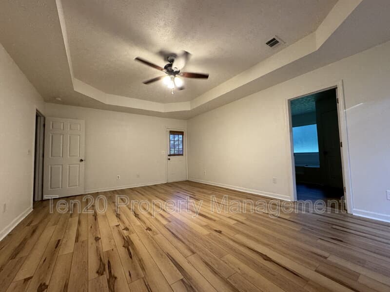 Columbus House: 6009 Creek Stone Court