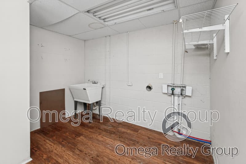 Anniston House: 1033 Old Mill Rd