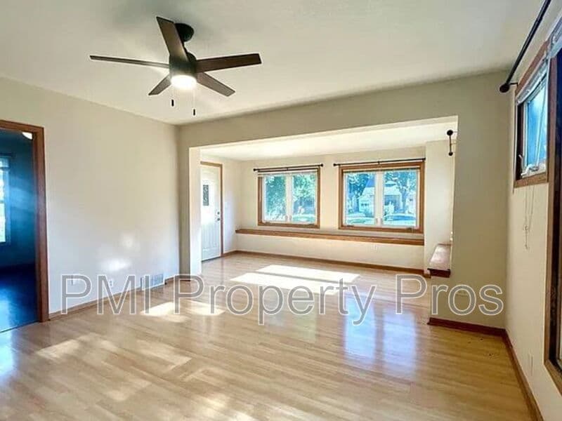 Waukesha Condo: 424 W College Ave
