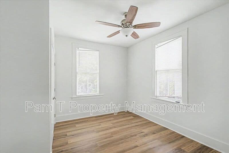 Savannah Condo: 613 W 39th St