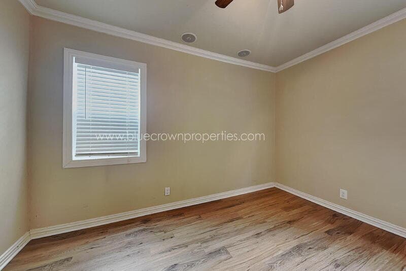 Euless House: 805 Aransas Drive