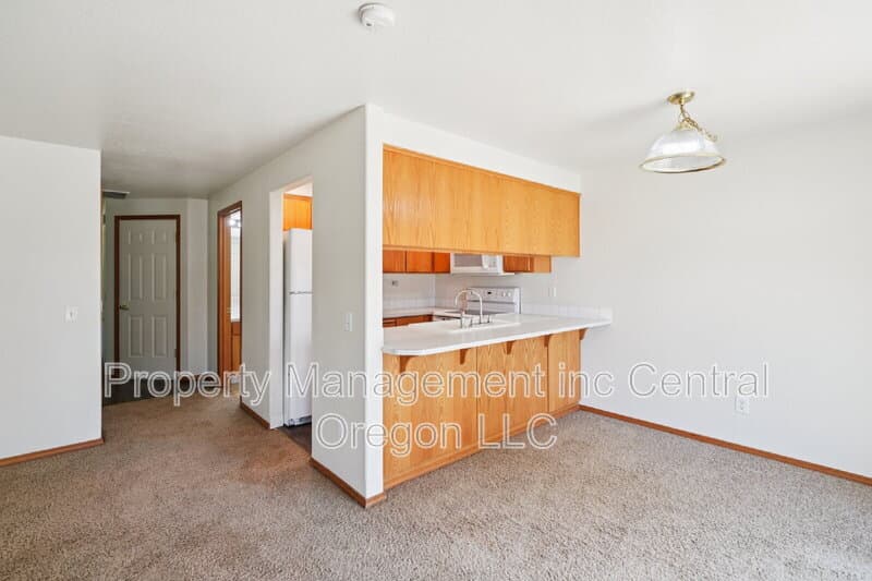 Hubbard Townhome: 2110 Baines Blvd