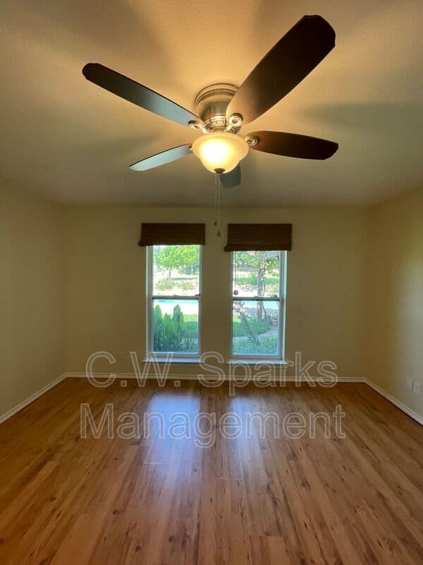 Rockwall House: 3494 N Stodghill Rd