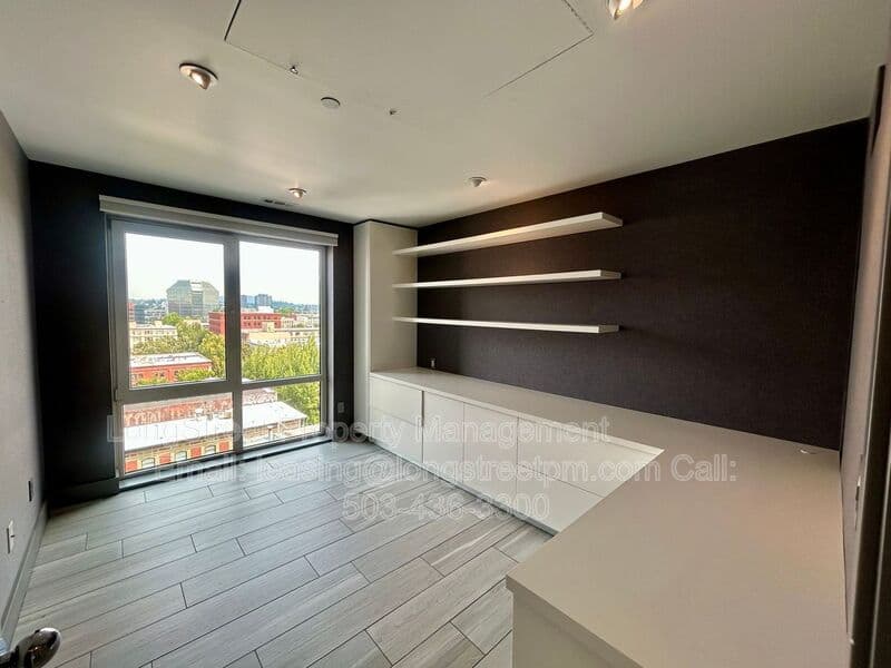 Portland Condo: 300 NW 8th Ave